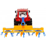 Červený traktor s hrabľami – trecí pohon
