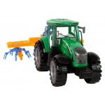 Zelený traktor s hrabľami na seno – trecí pohon