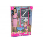 Bábika učiteľka s hnedými vlasmi a malou bábikou