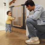 Bezpečnostná závorová brána 74-80 cm na schody a dvere kovové drevo